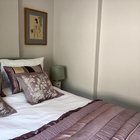 Luxury 2 Bed Apartment With Free Parking Ludlow Esterno foto