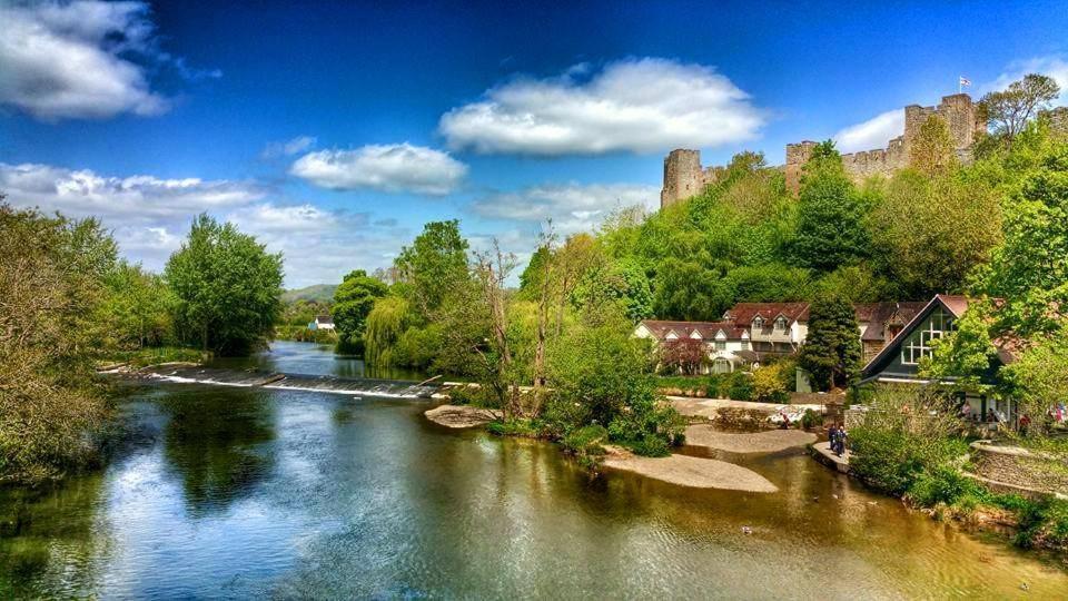 Luxury 2 Bed Apartment With Free Parking Ludlow Esterno foto