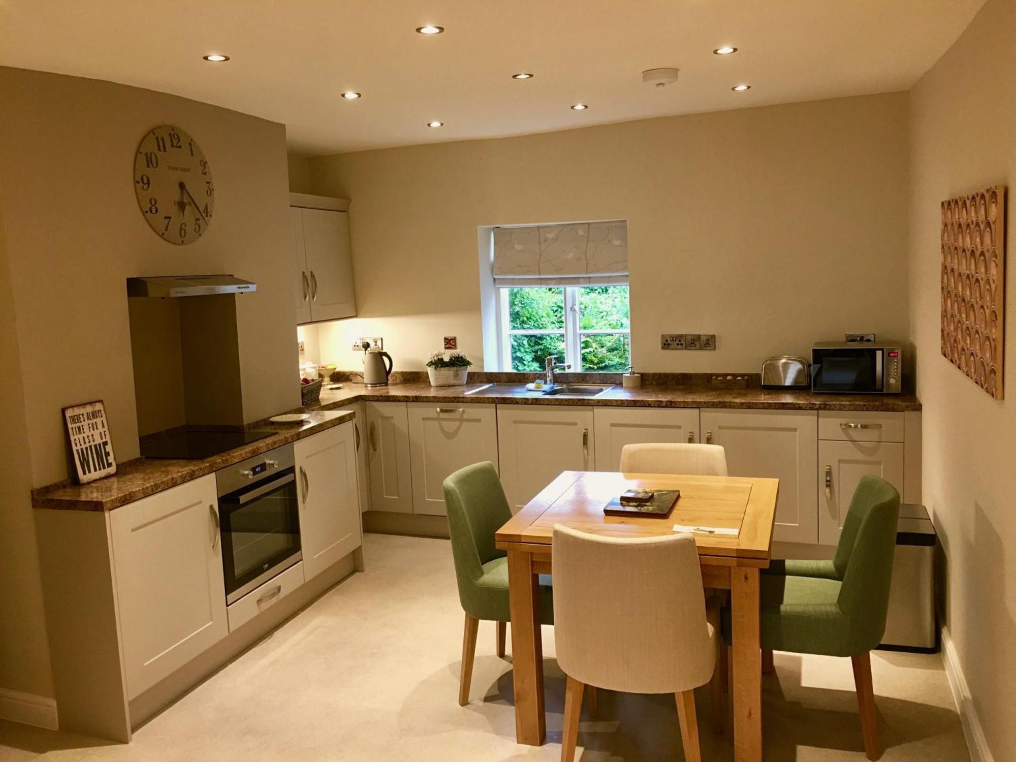 Luxury 2 Bed Apartment With Free Parking Ludlow Esterno foto