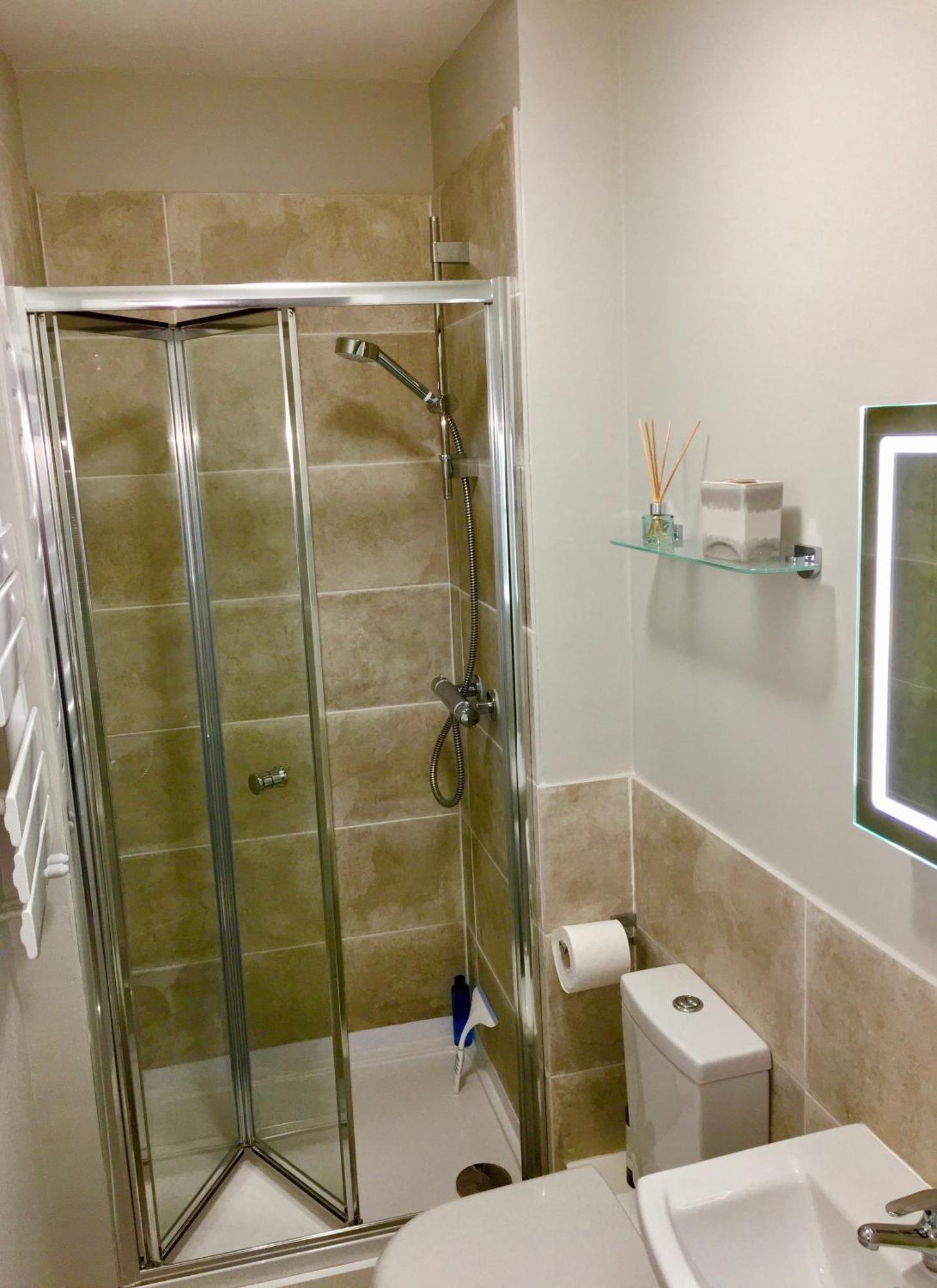 Luxury 2 Bed Apartment With Free Parking Ludlow Esterno foto